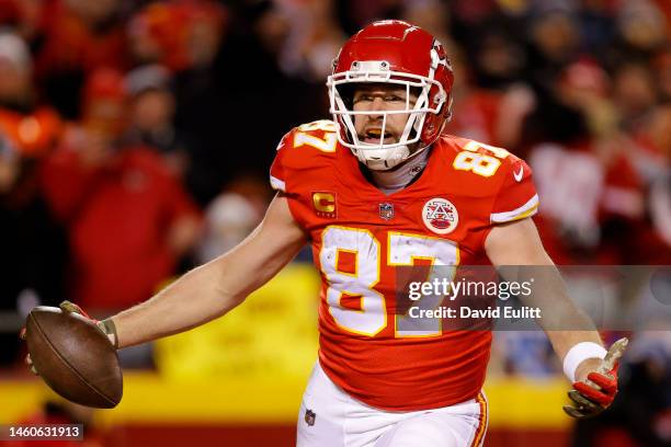 Travis Kelce of the Kansas City Chiefs celebrates after catching a pass for a touchdown against the Cincinnati Bengals during the second quarter in...