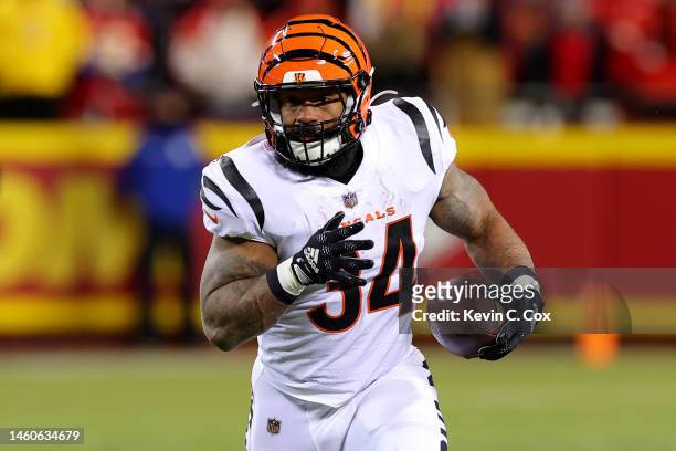 Samaje Perine of the Cincinnati Bengals carries the ball against the Kansas City Chiefs during the second quarter in the AFC Championship Game at...