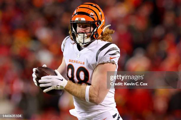 Hayden Hurst of the Cincinnati Bengals carries the ball against the Kansas City Chiefs during the second quarter in the AFC Championship Game at GEHA...