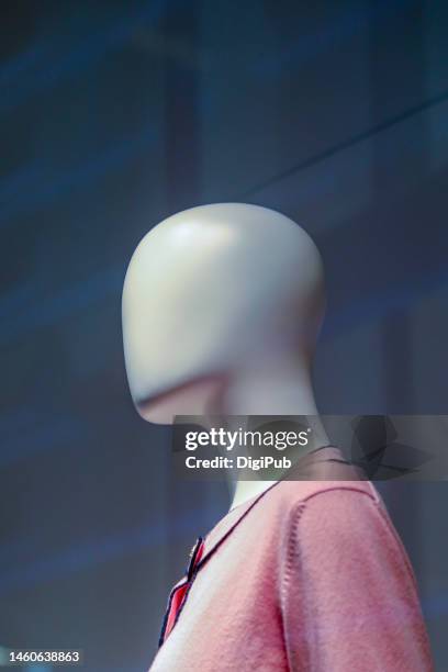 deformed female like mannequin head side view - mannequin head stock pictures, royalty-free photos & images