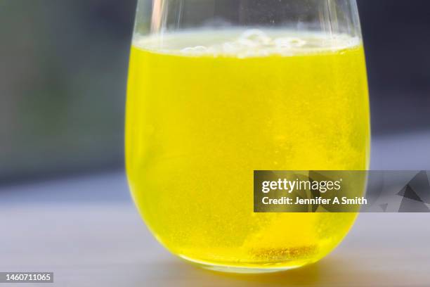effervescent - comprimido efervescente fotografías e imágenes de stock
