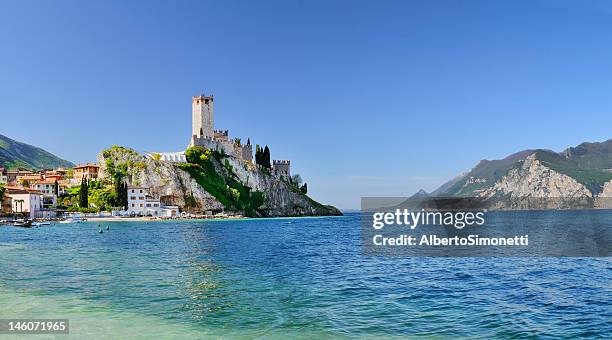 malcesine (garda lake - italy) - garda stockfoto's en -beelden