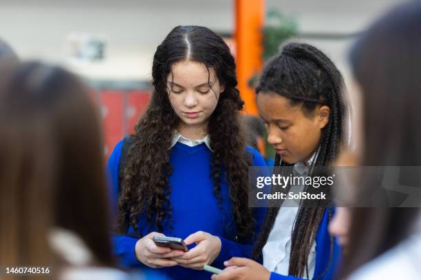concentrating on social media - group of kids and teens stock pictures, royalty-free photos & images