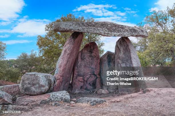 megalithic dolmen, barbacena, elvas, alentejo, portugal - portugal graveyard stock-grafiken, -clipart, -cartoons und -symbole
