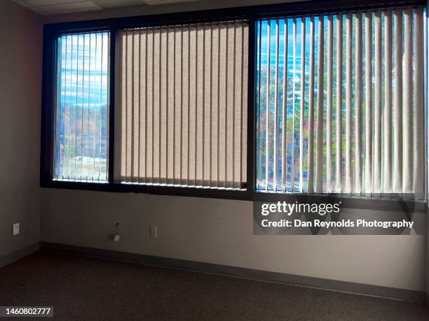 outaded office interior - recessed lighting ceiling stock pictures, royalty-free photos & images