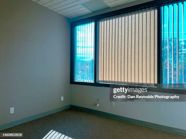 outaded office interior - recessed lighting ceiling stock pictures, royalty-free photos & images