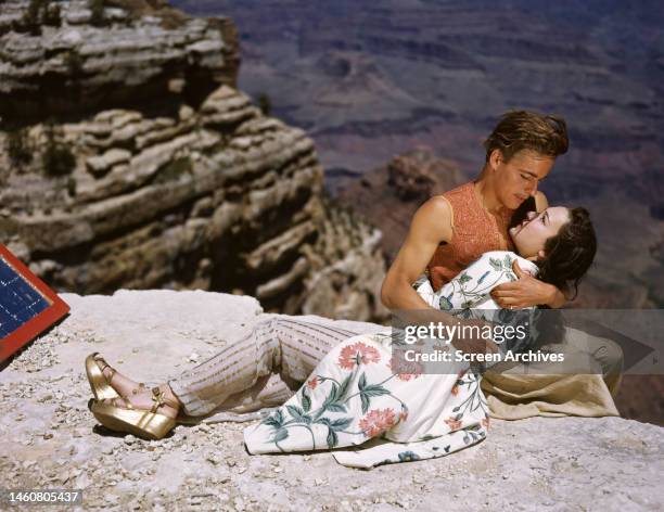 'Thief of Bagdad' 1940 June Duprez and John Justin in romantic embrace on mountain top.