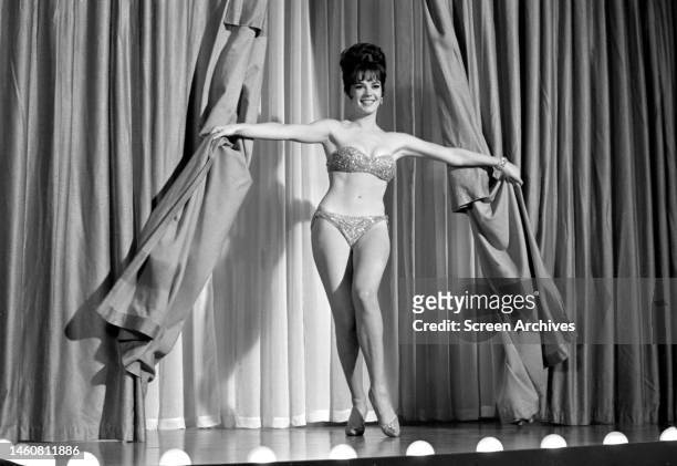 Natalie Wood performing a burlesque striptease act in a scene from 'Gypsy', 1961.