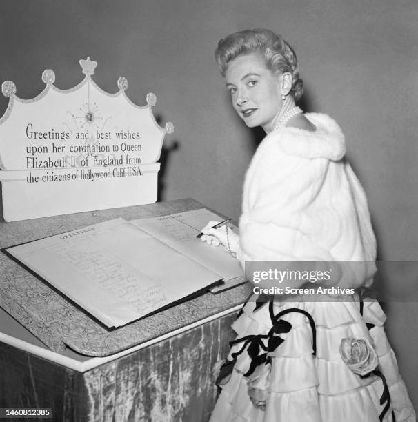 Elizabeth Kerr 430 Elizabeth Kerr Photos & High Res Pictures - Getty Images