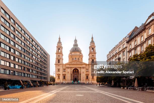 st. stephen's basilica in the morning, budapest, hungary - basilica of st stephen budapest stock pictures, royalty-free photos & images