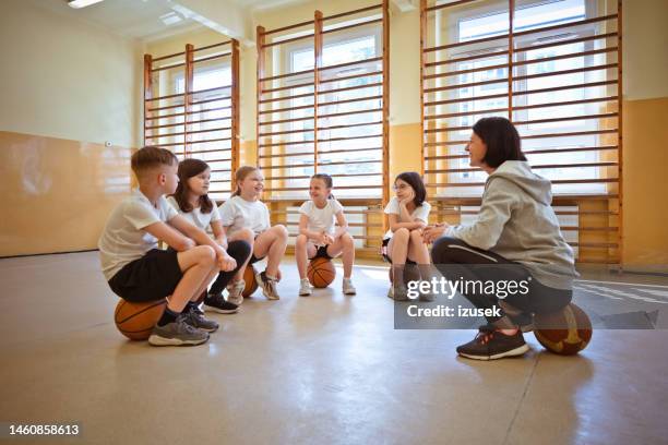 teacher and elementary students during sport lesson - class rules stock pictures, royalty-free photos & images