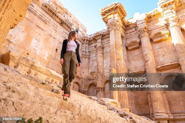 girl on the stairs of the temple of baalbek lebanon - bekaa tal stock-fotos und bilder