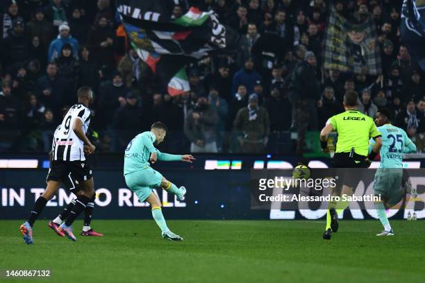 Darko Lazovic of Hellas Verona scores his sides first goal during the Serie A match between Udinese Calcio and Hellas Verona at Dacia Arena on...