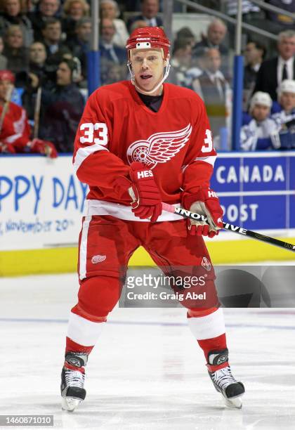 Kris Draper of the Detroit Red Wings skates against the Toronto Maple Leafs during NHL game action on November 16, 2002 at Air Canada Centre in...