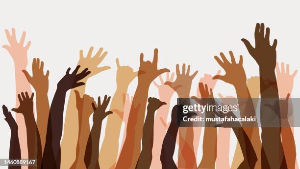 ilustraciones, imágenes clip art, dibujos animados e iconos de stock de levantó diversos brazos - brazo humano