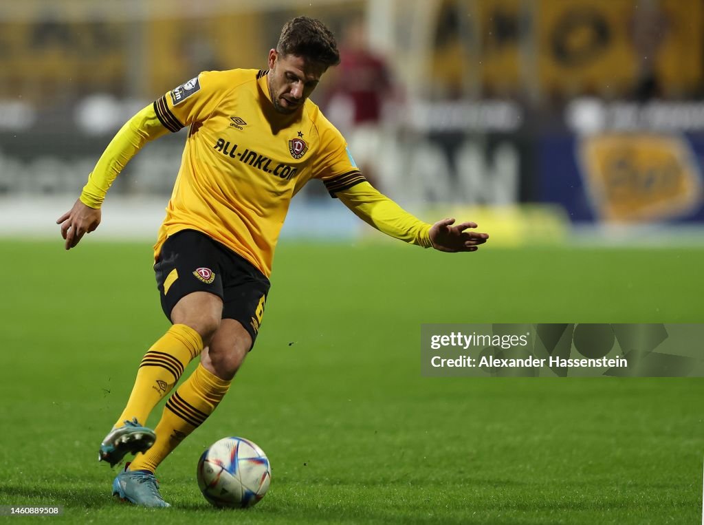 Ahmet Metin Arslan of Dresden runs with the ball during the 3