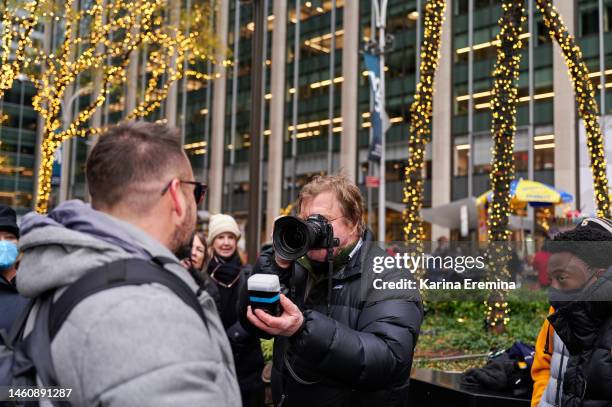 rockefeller-center-saks-fifth-avenue - covid bts stock pictures, royalty-free photos & images