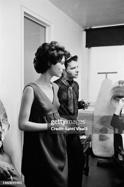 Richard Avedon prepares a shoot with Benedetta Barzini on April 10, 1967 in New York, New York.