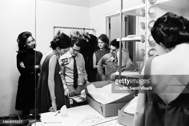 Richard Avedon prepares a shoot with Benedetta Barzini on April 10, 1967 in New York, New York.