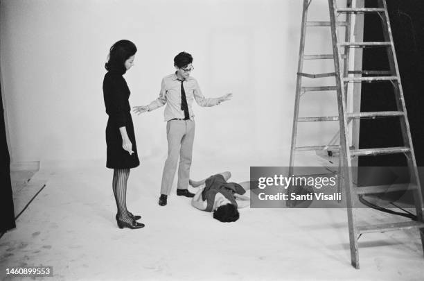 Richard Avedon prepares a shoot with Benedetta Barzini on April 10, 1967 in New York, New York.