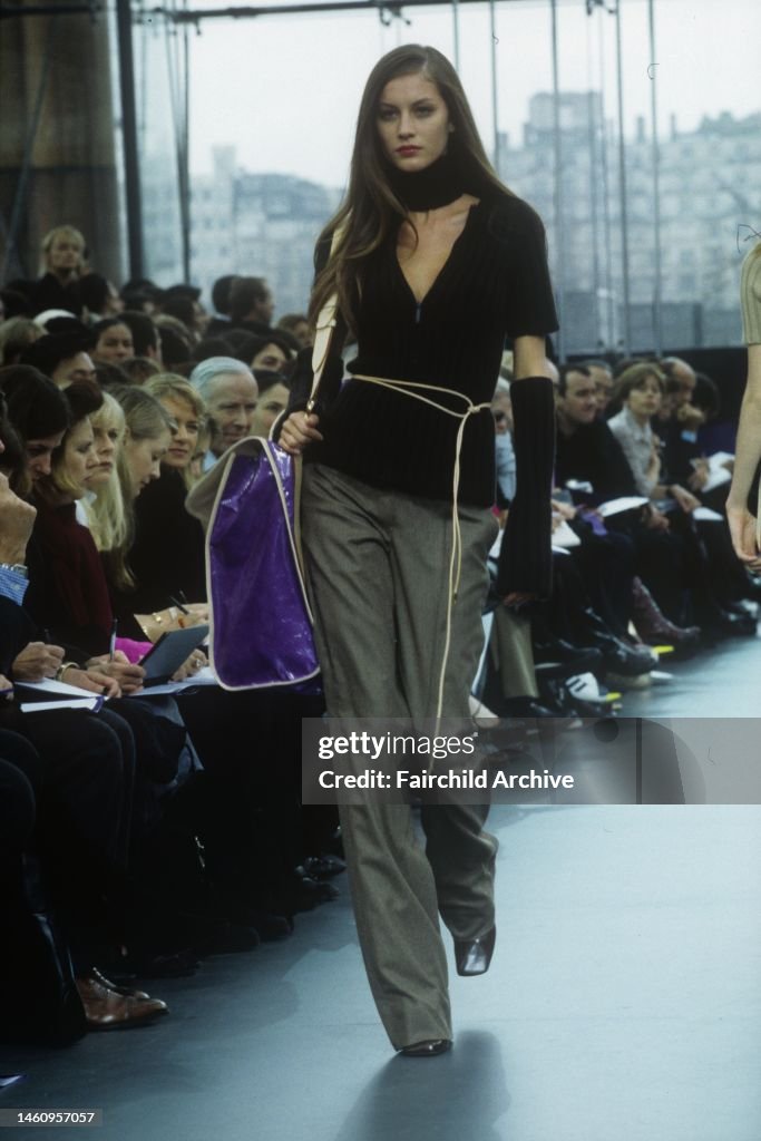On the runway during the Louis Vuitton by Marc Jacobs fall 1999 ready  News Photo - Getty Images