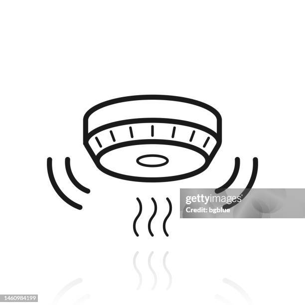 ilustraciones, imágenes clip art, dibujos animados e iconos de stock de detector de humo. icono con reflejo sobre fondo blanco - smoke-detector-with-smoke