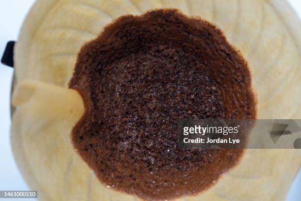 close up of filtered coffee grounds - filterkaffee stock-fotos und bilder