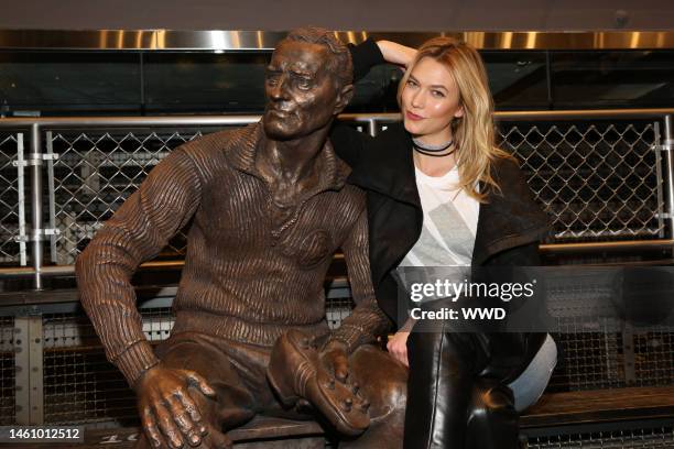 Karlie Kloss with sculpture of Adolf Dassler