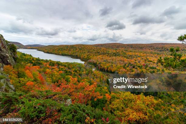 Landscape of the Lake of the Clouds surrounded by a forest in autumn in Michigan