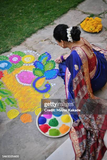 Bangle Maker 463 Bangle Maker Stock Photos, High-Res Pictures, and Images - Getty Images