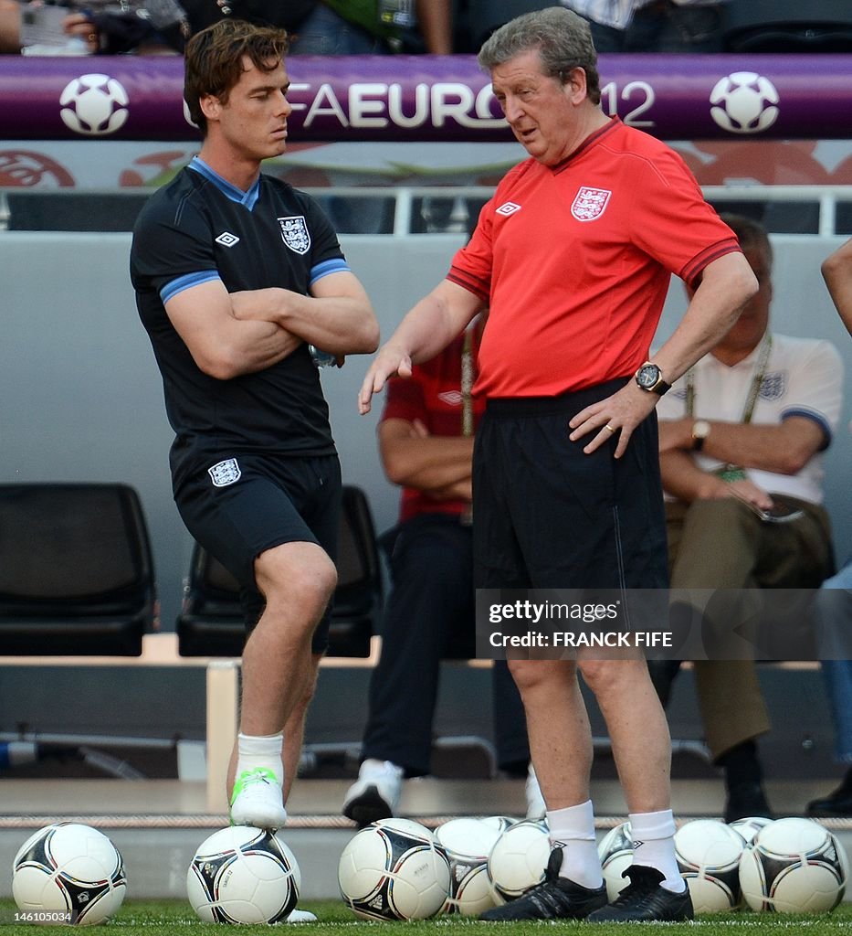 England's head coach Roy Hodgson (R) spe