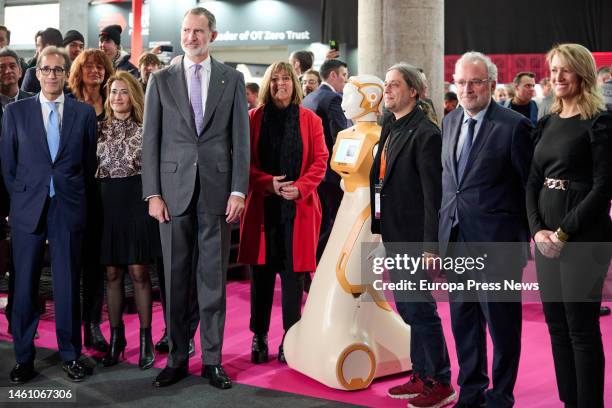 The president of Fira de Barcelona, Pau Relat; the Minister of Transport, Mobility and Urban Agenda, Raquel Sanchez; King Felipe VI; the mayor of...