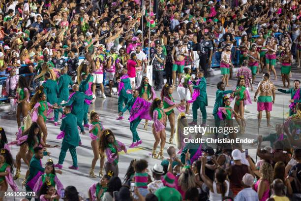 Samba dancers in the Passistas Wing rehearse at the Marques de Sapucai sambodromo ahead of the Rio de Janeiro carnival parade on January 29, 2023 in...