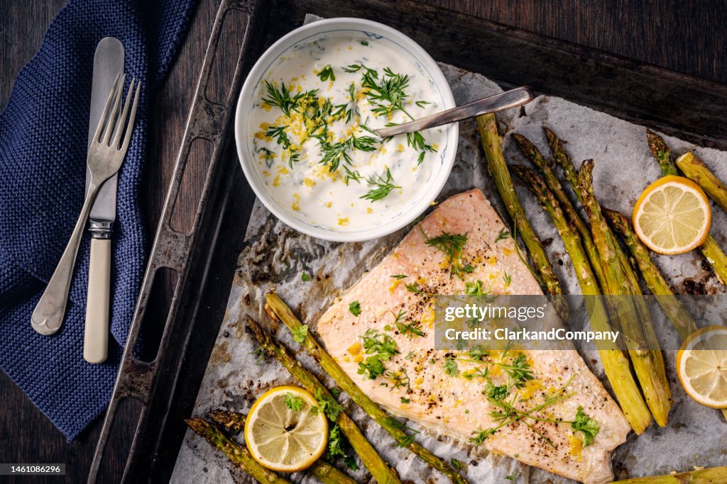 Asparagus with Baked Salmon With Yoghurt Dressing