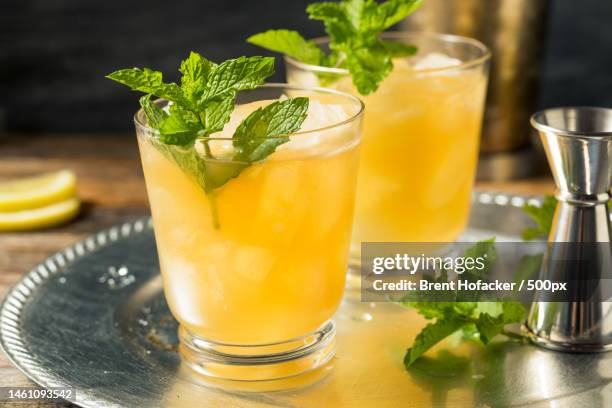 close-up of drinks on table,united states,usa - mint julep stock-fotos und bilder