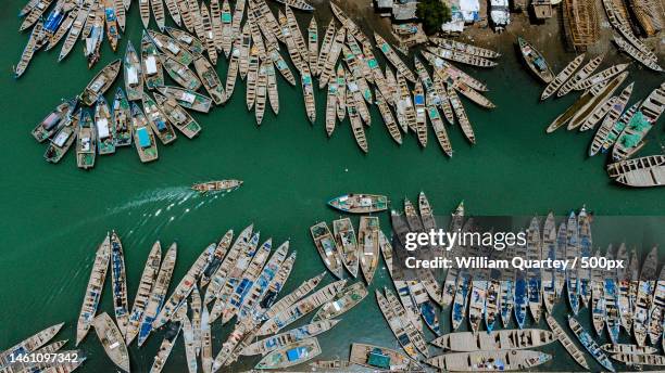 aerial view of boats moored at harbor,elmina,ghana - ghana photos et images de collection