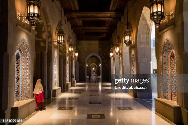 sultan qaboos grand mosque in oman - grand mosque oman stock pictures, royalty-free photos & images