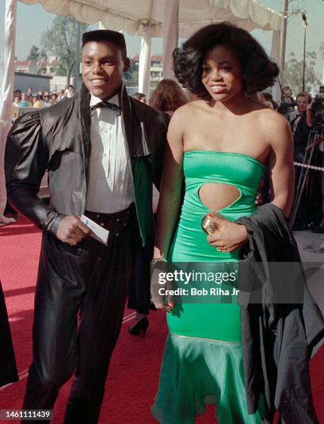 Olympian Carl Lewis arrives at the Grammy Awards Show at the Shrine Auditorium, February 25, 1986 in Los Angeles, California.