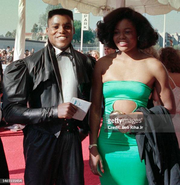 Olympian Carl Lewis arrives at the Grammy Awards Show at the Shrine Auditorium, February 25, 1986 in Los Angeles, California.