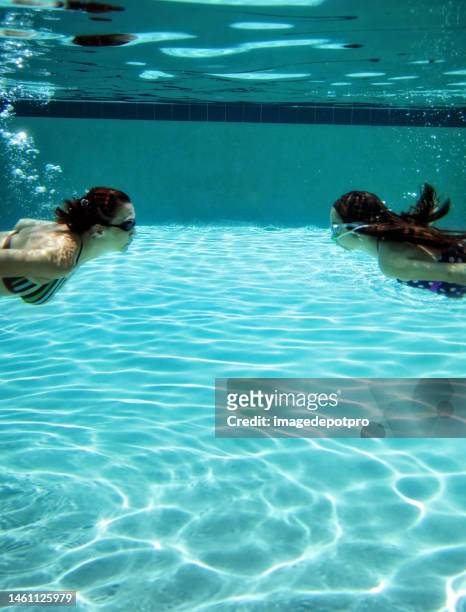 mother and little daughter underwater summer fun in swimming pool - kid bath mother stock pictures, royalty-free photos & images