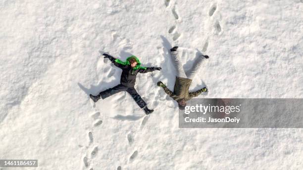 two snow angels - snow angel 個照片及圖片檔