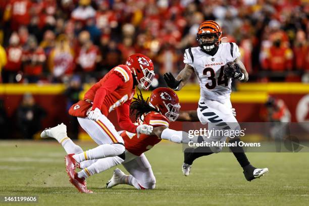 Samaje Perine of the Cincinnati Bengals runs with the ball during the AFC Championship NFL football game between the Kansas City Chiefs and the...