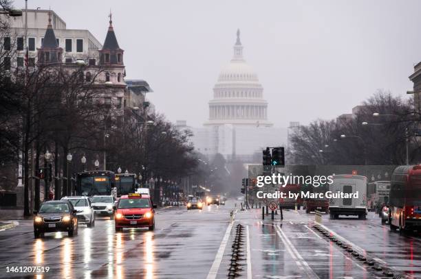 rainy day on a street leading to the united states capitol, washington, dc, usa - united states and (politics or government) fotografías e imágenes de stock