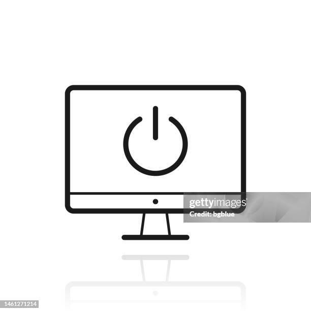 desktop computer with power button. icon with reflection on white background - start button 幅插畫檔、美工圖案、卡通及圖標