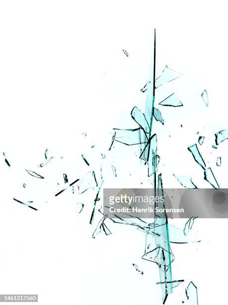 broken glass - exploding glass 個照片及圖片檔