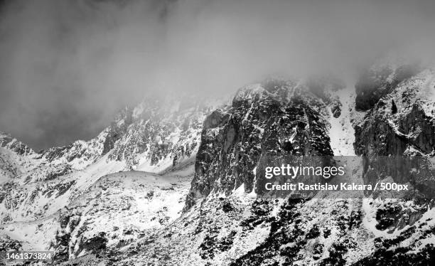 scenic view of snowcapped mountains against sky,high tatras,slovakia - slovakia stock-fotos und bilder