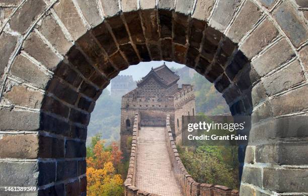 the great wall of china. - chinese muur noord china stockfoto's en -beelden