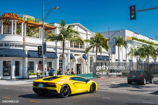 rodeo drive stores beverly hills los angeles california - rodeo drive fotografías e imágenes de stock