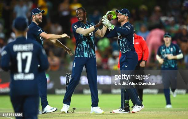 England bowler Jofra Archer celebrates with team mates after taking the wicket of Wayne Parnell for his 5th wicket of the innings during the 3rd ODI...