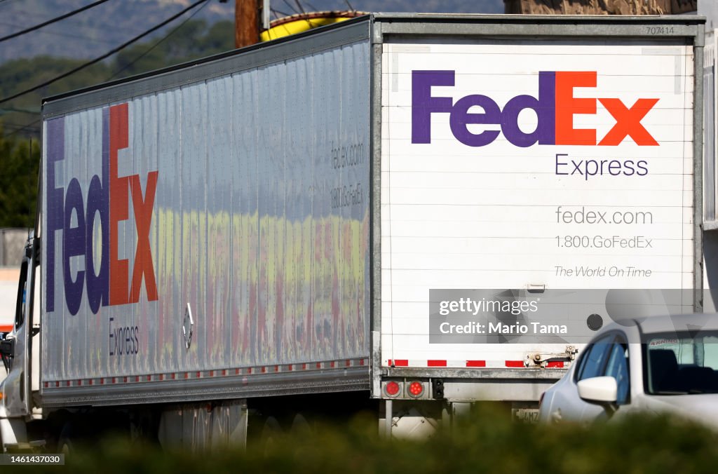 Fedex To Cut 10 Percent Of Its Executive Level Positions